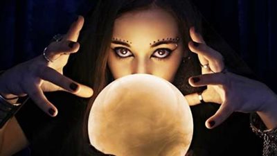 «تاريخ التنجيم».. من ضرب الرمال وحتى التاروت