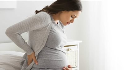 «زيادة وزن الجنين».. أسباب الإصابة بعرق النسا أثناء الحمل