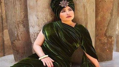 ليلى علوي تُثير الجدل بـ«دعاء» من أمام الكعبة ..فيديو