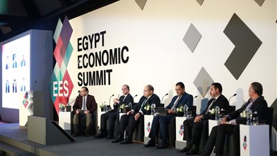 في الجلسة الأولى من قمة مصر الاقتصادية خطط حكومية متكاملة لتحفيز القطاع الخاص لمواجهة