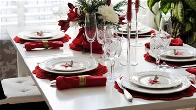 الأطباق والملاعق.. إتيتكيت ترتيب الأدوات على  سفرة الطعام 