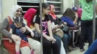 «تحرش البنات بالبنات» ظاهرة غريبة.. والخبراء: الإنترنت سبب في زيادة الحالات