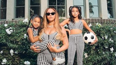 بيونسيه وابنتيها في حملة ترويج لخط الأزياء الرياضية الجديد| صور