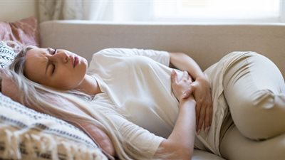 لا علاج له.. علامات تؤكد إصابتك بمرض الانتباذ البطاني الرحمي 