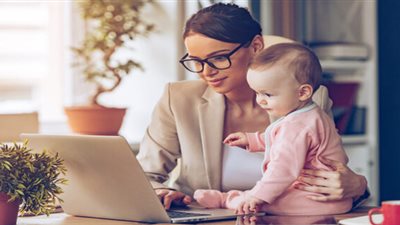 «روتين للنوم».. نصائح للموازنة بين «العمل والبيبي»