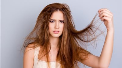 8 حلول منزلية لعلاج الشعر التالف.. منها الكركديه والحلبة