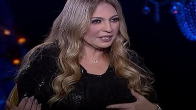 «محدش قال حاجة لشادية».. نهلة سلامة ترد على منتقدي فستانها المُثير