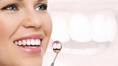 «تقرحات».. 4 مخاطر احذري منها قبل التفكير في تبييض أسنانك