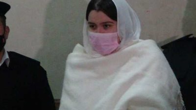 حنين حسام في جلسة محاكمتها: مستقبلي بيضيع وارحموني