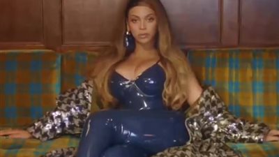 بيونسيه تتألق ببدلة سبايدر مان في حملة الترويج لـ«إيفي بارك»| صور