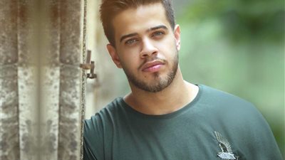 بعد اعتزاله الغناء.. هل يعيش أدهم نابلسي «زجزاج» بعض الفنانات؟