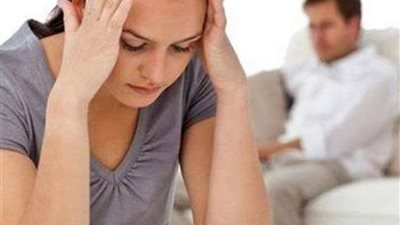 بعد شهر العسل.. زوجة تطلب الخلع: استولى على أموالي وصورني في أوضاع غير لائقة  