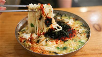 من المطبخ الكوري الشتوي.. أطعمة شتوية لذيذة بالنودلز والصويا صوص