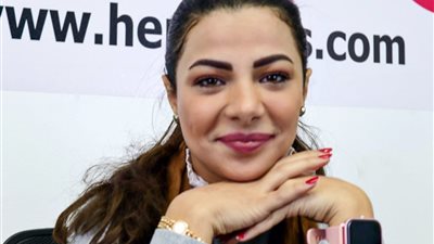 دينا خالد لـ«هير نيوز»: قرارات هاني شاكر «تُحافظ على الصورة من برة»| فيديو