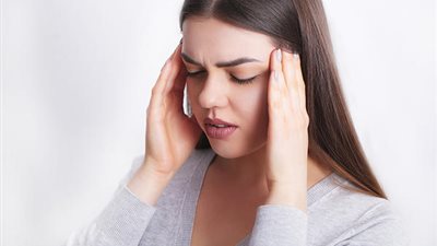 «الفلفل الأسود والقرنفل».. 9 أعشاب في منزلك تعالج الصداع