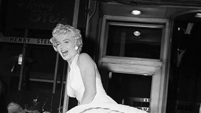 مارلين مونرو في الصدارة.. تعرفي على أغلى 15 فستانًا في التاريخ
