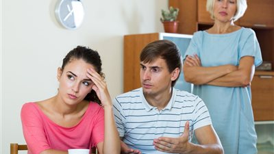 إزاي تتعاملي مع أهل جوزك في سنة أولى جواز؟