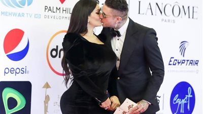 «من البوس  للطلاق».. فنانين انفصلوا عن زوجاتهم رغم اشتعال القبلات بينهم| صور