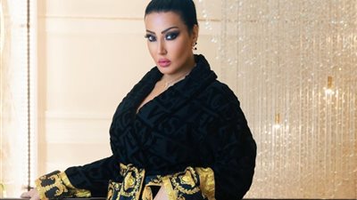 سمية الخشاب: مستمتعة بنفسي من غير جواز ومبسوطة لانفصال ندى والفيشاوي (فيديو)