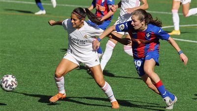 كورونا يهاجم فريقي الكرة للسيدات ببرشلونة وريال مدريد