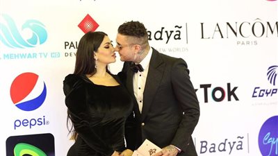 «أنا هنا».. ندى الكامل وعودة مُثيرة بعد طلاقها من أحمد الفيشاوي| صور