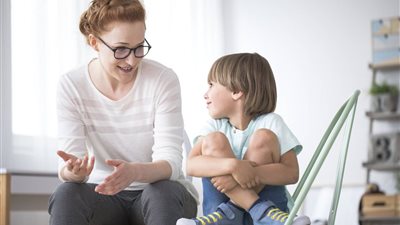 إزاي تعلمي طفلك احترام الناس؟.. تربوية تُجيب 
