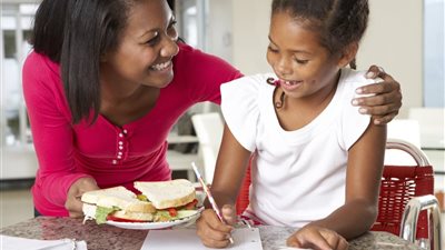 «بلاش كافيين»| قبل الامتحانات.. امنعي أبنائك عن تناول هذه الأطعمة