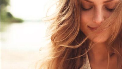 «الكلمة الحلوة».. تأثير الغزل والمعاكسات على نفسية المرأة