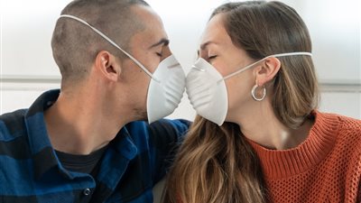 مع انتشار متحور أوميكرون.. فوائد العلاقة الحميمة في الحفاظ على المناعة