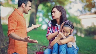 تبول لا إرادي واضطراب النطق.. مخاطر التهديد النفسي للأطفال