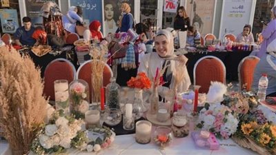 «إسراء أحمد».. من عاشقة للورد إلى مؤسسة مشروع ديكور باستخدام الزهور