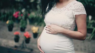 وفاة الجنين.. دراسة جديدة توضح فوائد ومخاطر لقاح كورونا على الحوامل