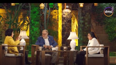 يحيى الفخراني: محمد خان أجبرني على تقبيل هذه الفنانة.. ودخلت زنزانة حقيقية (فيديو)