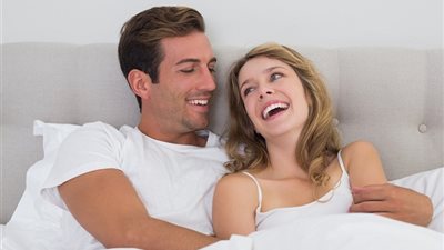 «اكسري الصمت القاتل».. فوائد نوبة الضحك أثناء العلاقة الحميمة