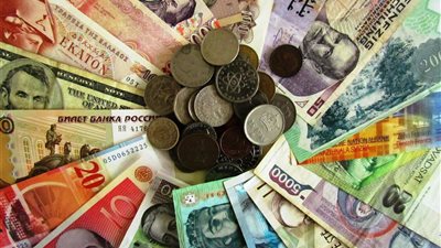 أسعار العملات العربية والأجنبية اليوم الخميس في البنوك ومحلات الصرافة