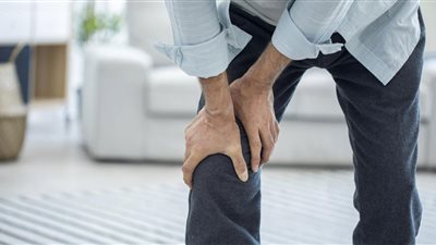 أستاذ مناعة يكشف العلاقة بين نزلات البرد والتهاب المفاصل 