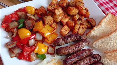 «ثرى شيفس».. مشروع نسائي بالكامل لتحضير وتعليم وصفات الأكل البيتي| صور