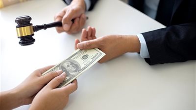 حسم مصير نفقة الزوجة بعد الطلاق بعشرين عامًا 