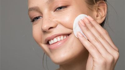 خطوات روتينية للحفاظ على شباب البشرة بعد بلوغ الثلاثين
