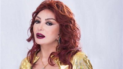 نبيلة عبيد تكشف سر علاقة التورتة الزرقاء بـ دلال عبد العزيز| صور