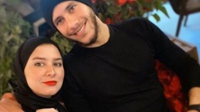 مكاملة فيديو.. حبيبة إكرامي تهنئ رمضان صبحي بعيد ميلاده