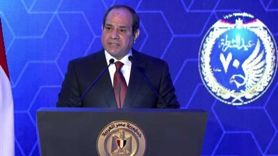 «الحصن المنيع».. رسائل الرئيس في عيد الشرطة وتكريم أسر الشهداء