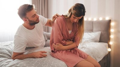 «ثلاثة أمراض خطيرة».. أسباب ألم البطن أثناء العلاقة الحميمة