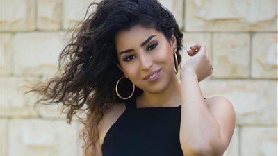 «بناقص».. وصلة رقص بين أيتن عامر وأكرم حسني| فيديو