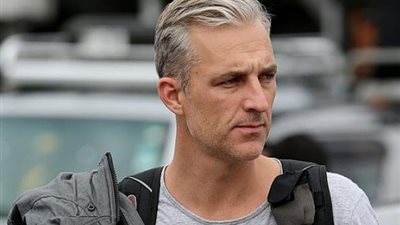 كيف تتصرفين عندما يمر زوجك بفترة المراهقة المتأخرة؟