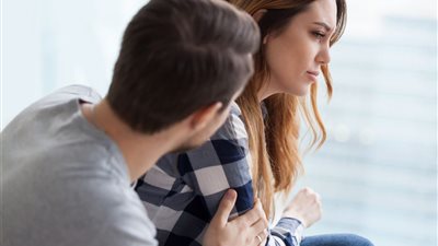 «كسب القلوب».. استشاري تكشف أثر الاعتذار في حل الخلافات بين الأزواج