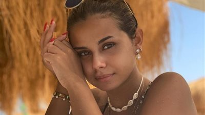 منة عرفة  تثير الجدل: سفري المالديف أهم من الفرح.. وممكن أعمل دور منى زكي