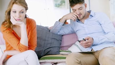 زوجة أمام محكمة الأسرة: جوزي عينه فارغة.. والزوج: قلبي متقلب