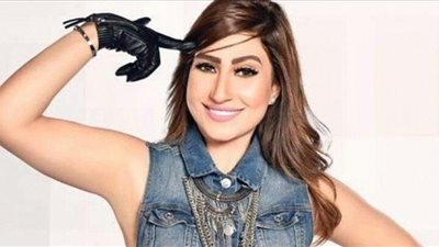 أخبارها سوشيال ميديا.. البنات تُهاجم والد الفنانة بوسي: «داين تدان»| صور