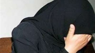 الزوجة الخائنة تخلع زوجها لسبب مخجل